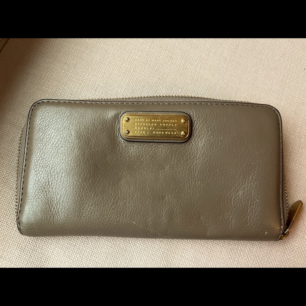 Marc jacobs wallet taupe